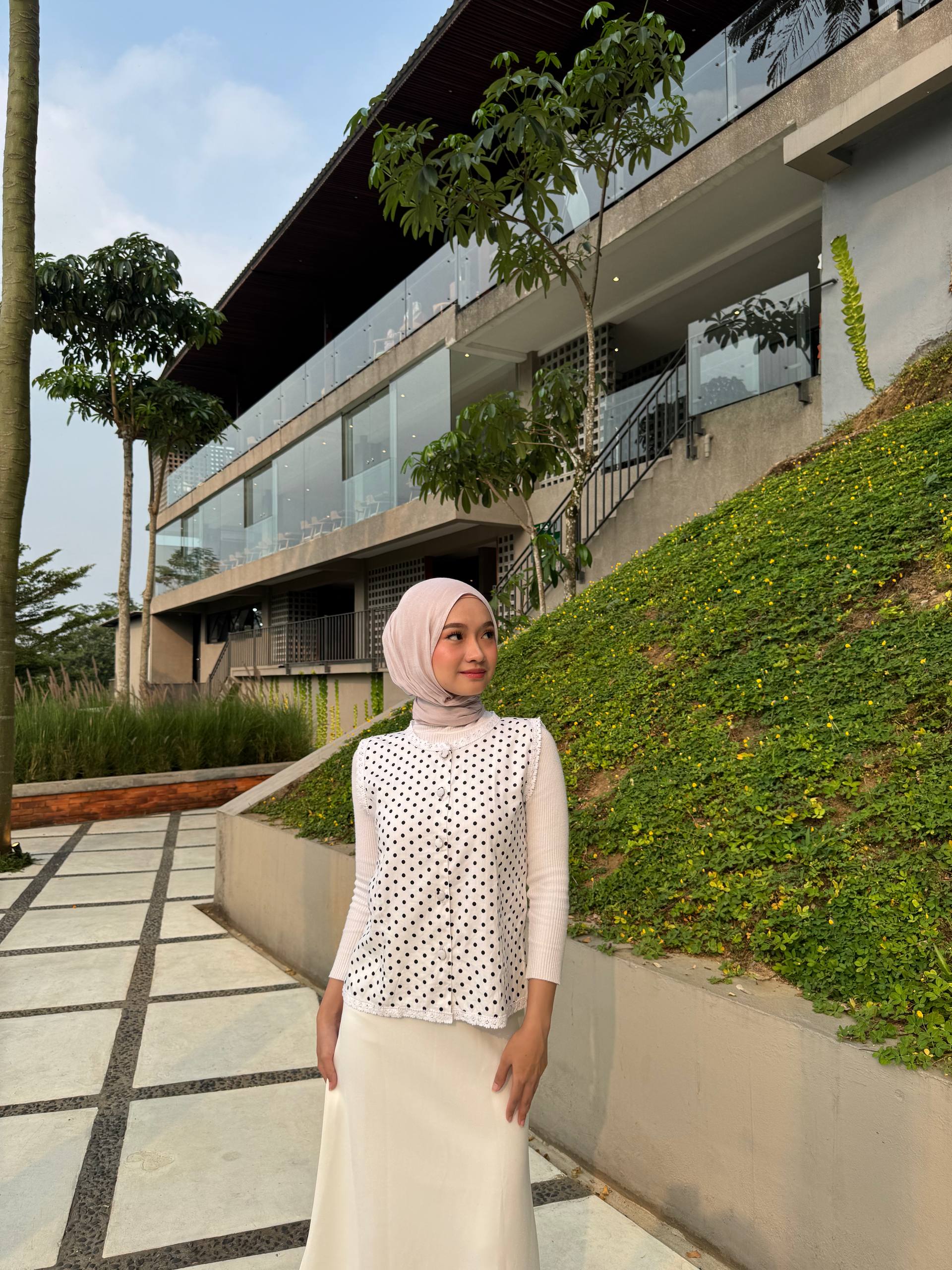 Amélie Blouse White front styling